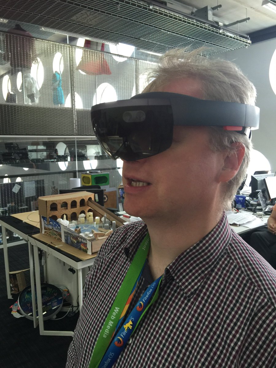 RaveWebMedia's tweet photo. My first taste of Microsoft HoloLens. Actually pretty impressive! https://t.co/LP3dcIQWom