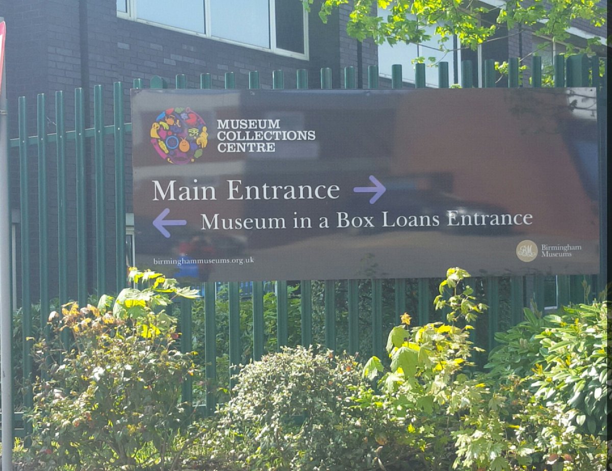 StaceyAnneBagdi's tweet photo. Today I am #Volunteering @BMTMCC We're unpacking the rest of the travelling #SecretEgypt exhibition objects! #Egypt https://t.co/crOUKn63r5
