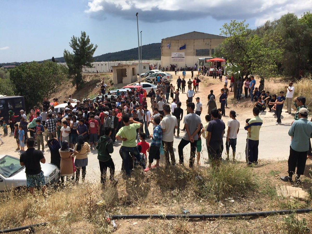 blidfinnur's tweet photo. Two Afghan teenagers attempt suicide by hanging in the #Vial #hotspot, #Chios, one apparently has serious injuries https://t.co/Jw0eo3CW6I