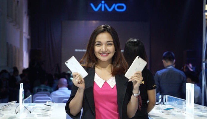 DroidLime (@droidlime) on Twitter photo Ini dia duo V3 dan V3Max dari <a href="/vivo_indonesia/">vivo_indonesia</a>. Tunggu video review-nya soon! #vivoV3Max Ini dia duo V3 dan V3Max dari <a href="/vivo_indonesia/">vivo_indonesia</a>. Tunggu video review-nya soon! #vivoV3Max