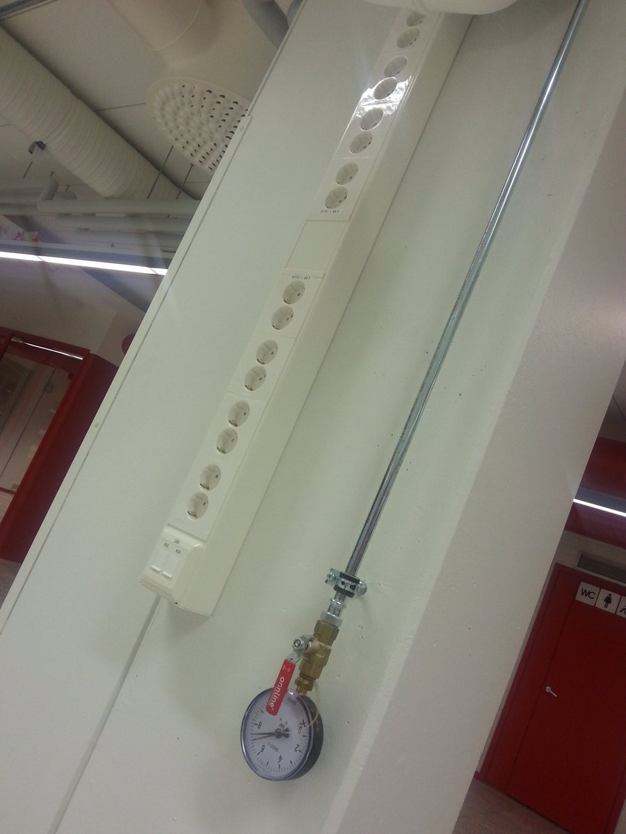 SatuKantti's tweet image. Tutustumassa @TampereUniTech syksyllä avautuvaan #tutlab tekemisen keskukseen. Täällä tulee hihat heilumaan!