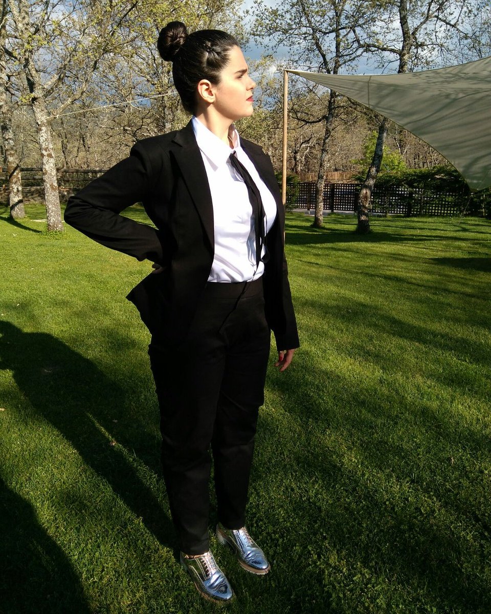 con2tijeras's tweet photo. Chaqueta, pantalón y camisa #algusto y #amedida para María ;0) 
Qué bien te sienta el estilo gangster!
<3 <3 <3 https://t.co/VsXntc81sg