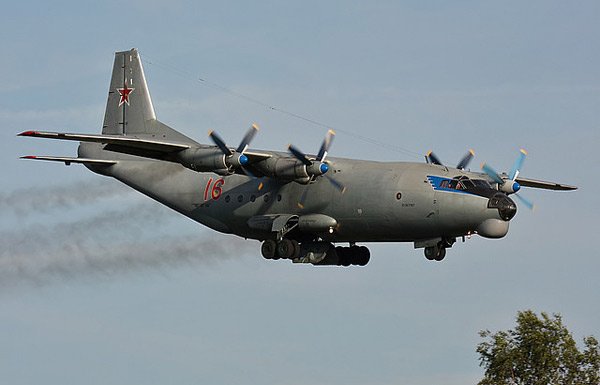 msk_new's tweet image. 3 июня на Поклонной горе появится военно-транспортный самолёт АН-12

То #Москва #moskow #msk goo.gl/ghoO6u