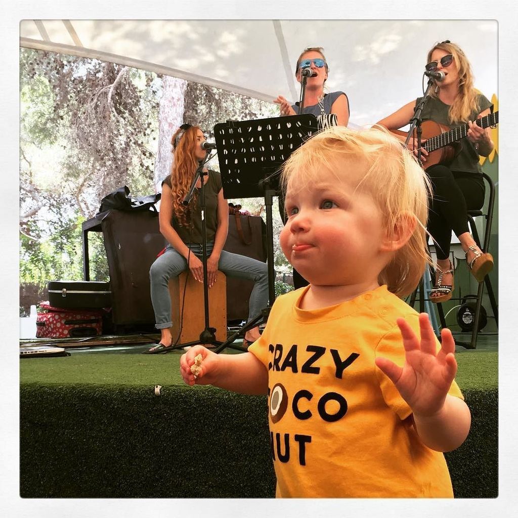 InstaIbiza's tweet photo. Hippy hippy shake 🐥🌴 #behappybehippy #crazycoconut #dansjesdoen #hippymarket #puntaarabí #… https://t.co/nmozCJ7uMh https://t.co/4YqtJadFf1