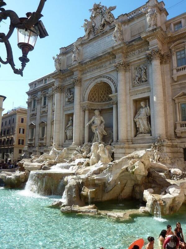 Paisajes_Es's tweet photo. Fontana de Trevi - La fuente más bonita de Roma. https://t.co/L5MlSMBiLt