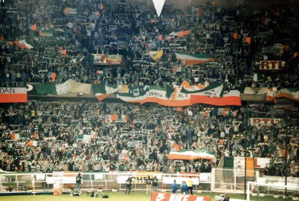 Fanion Vintage PSG Vs Celtic Glasgow – Coupe C2 Saison 1995/1996 – Occasion