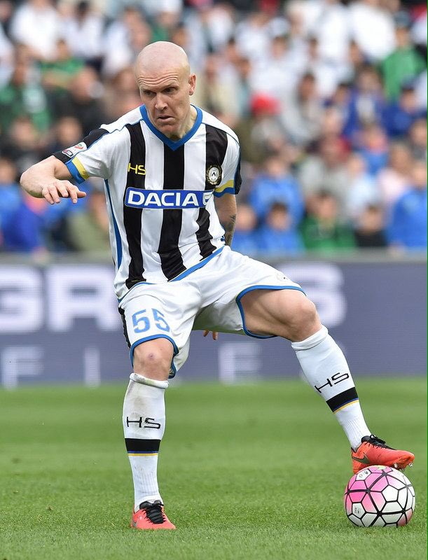 <a href="/EmmiHall/">Emil Hallfredsson</a> notar ekki drasl legghlifar. Emmi notar <a href="/gform/">genetic form</a> eins og flestir i em hop #ksi #fotboltinet #pepsi365 #433