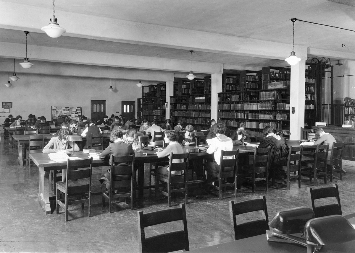 westernulibs's tweet photo. Early library at #westernu in the basement of University College  c.1927  #throwbackThursday  #waywayback https://t.co/YrKnJKJAA8