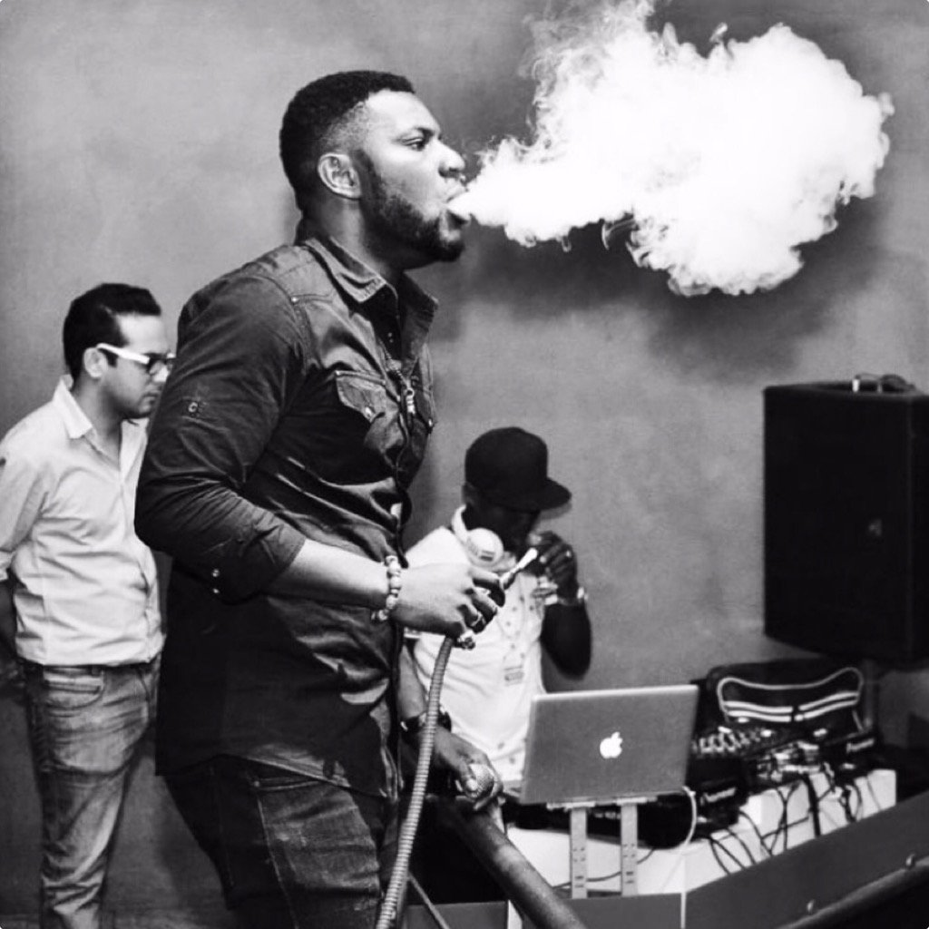 SCshisha's tweet photo. ๐จ๐จ๐จ #shishaconnoisseurs #scshisha #shishahire #shishacatering #shisha #hookah #clouds ๐ธ credits: @spicerouteng https://t.co/Lc1i1Bw20k