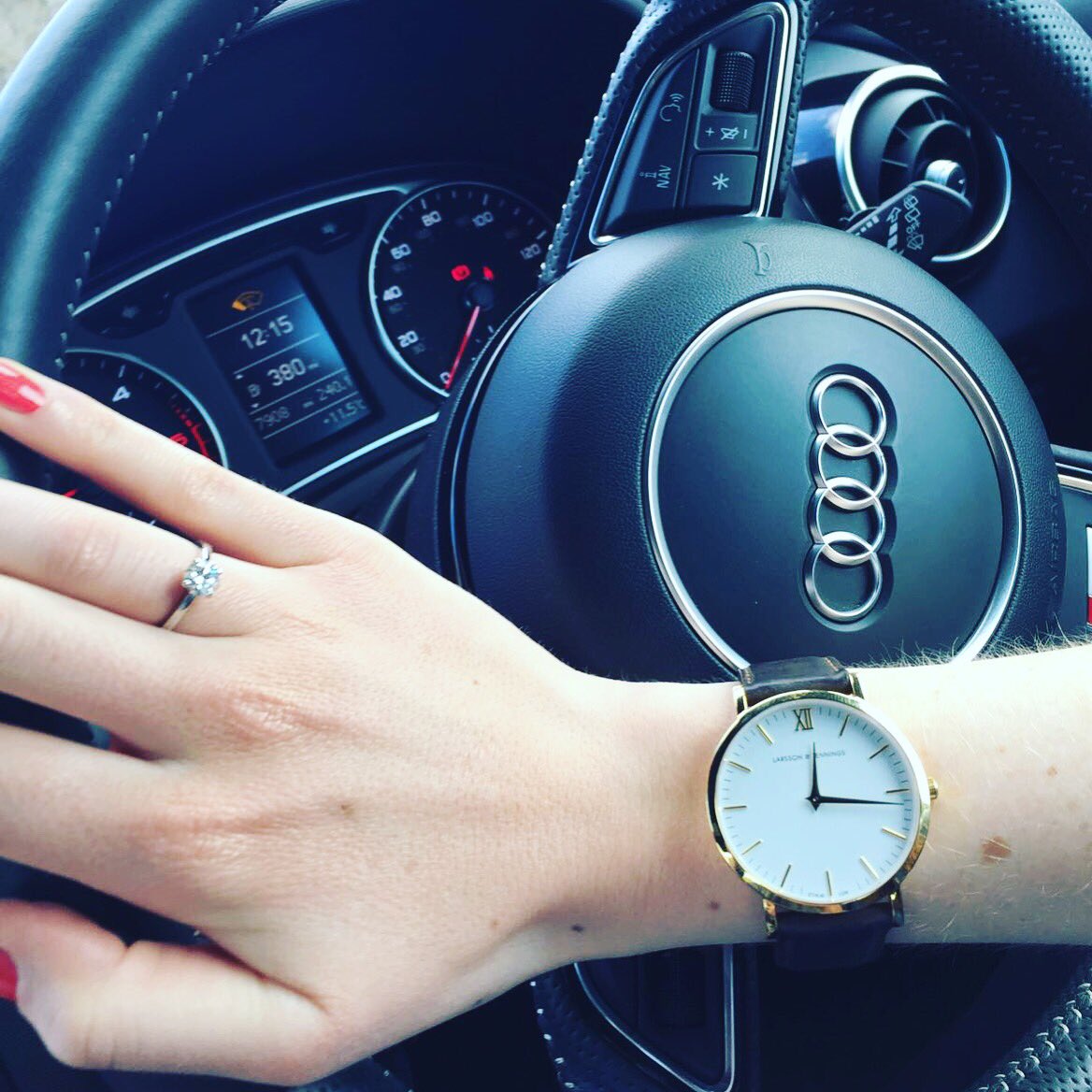 _diamondsdazzle's tweet photo. *COMPETITION* to win a 1.03 diamond ring. Closes 31/5...enter now at https://t.co/OeTbTyxv4t #win #diamond https://t.co/Wg3TgSgxh9