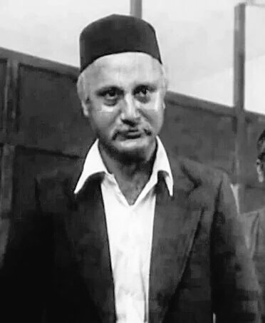 RealHistoryPic's tweet photo. An Emotional Veer Savarkar upon hearing about the Death sentence to Nathuram Godse. (1949) https://t.co/0CqSDQ6hnR