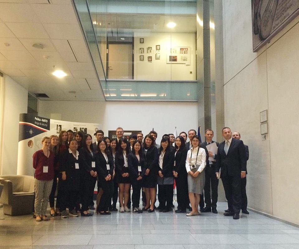 WarsawBeijing's tweet photo. We had a pleasure to meet with the Deputy Minister of the Foreign Affairs, K. Kacperczyk. #wbf16 #eurasiandream https://t.co/rXbJg0tKHO