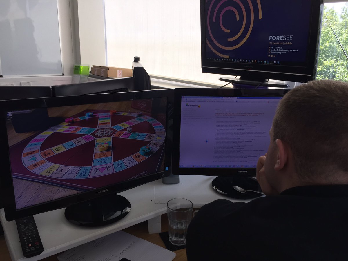 foresee_'s tweet image. Lunchtime revising 😜 we can&apos;t be bottom at tonight&apos;s  @spindogs quiz night @JolyonsNo10 #easyquestions #quiznight