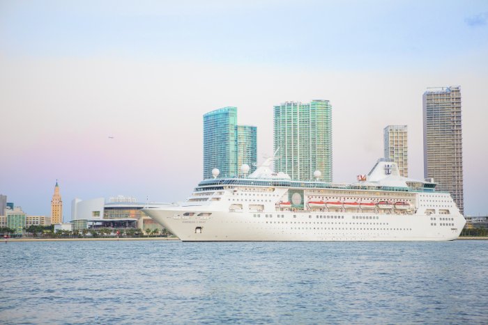 Empress of the Seas Arrives in PortMiami #Cruise tinyurl.com/hm3txgc