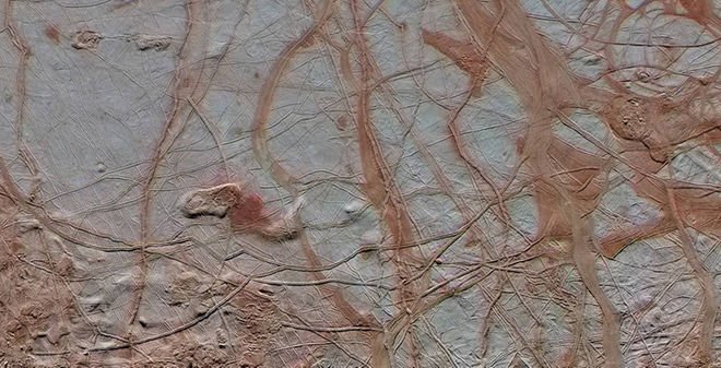 SPACEdotcom's tweet photo. Jupiter Moon Europa's Ocean May Have Enough Energy to Support Life https://t.co/43DwaXAb1D https://t.co/BBRapmb2uZ