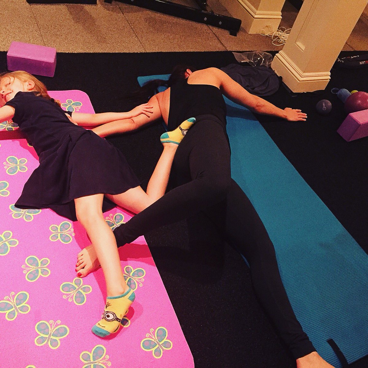 StephMcMahon's tweet image. Sweetest AM #Yoga session - Reverse Spinal Twist @yogatuneup #LuckyMomma!!!