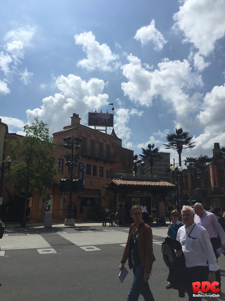 CafeFantasia's tweet photo. Imagineer Tom Fitzgerald was in @DisneylandParis yesterday. Hopefully planning new rides? 🙏 https://t.co/edm6kTpIl9 https://t.co/EjtY7mKjBu