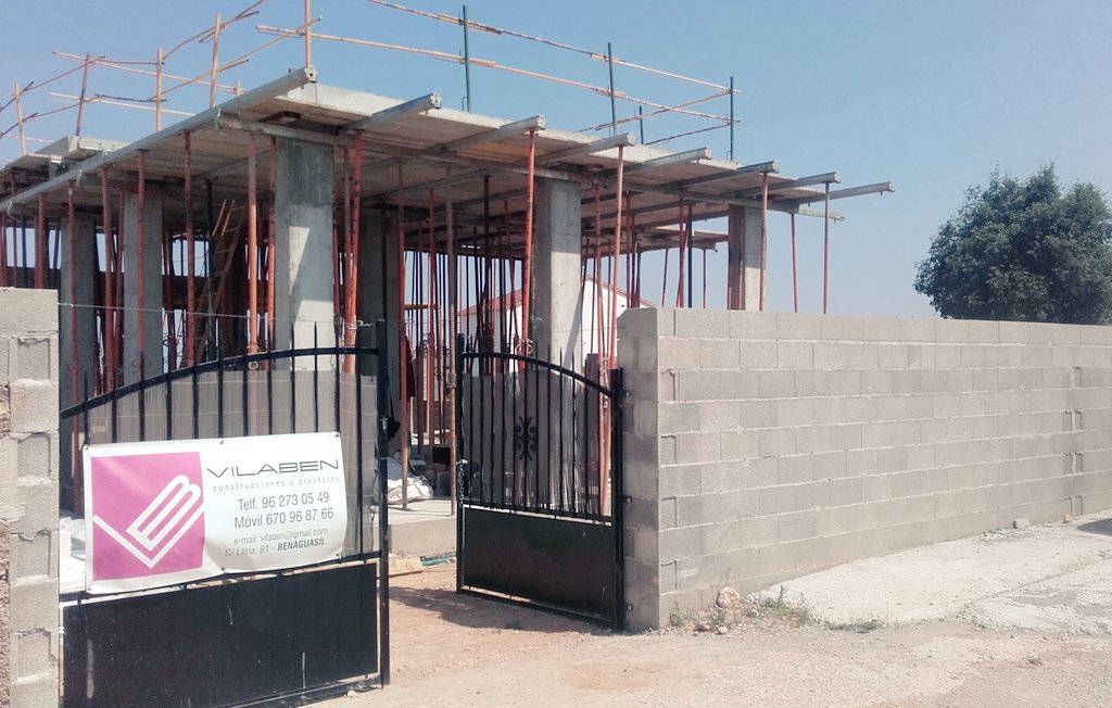 Vilabencyp's tweet photo. Finalizamos estructura en vivienda unifamiliar #construccion #valencia #FelizJueves https://t.co/5WbL1rIrEX