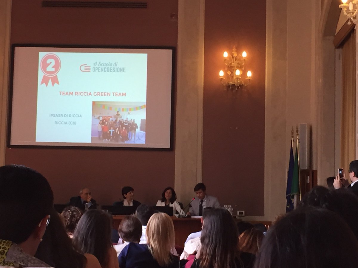 2^ classificato: potenziamento infrastrutture per la raccolta differenziata #ricciagreenteam #ASOC1516