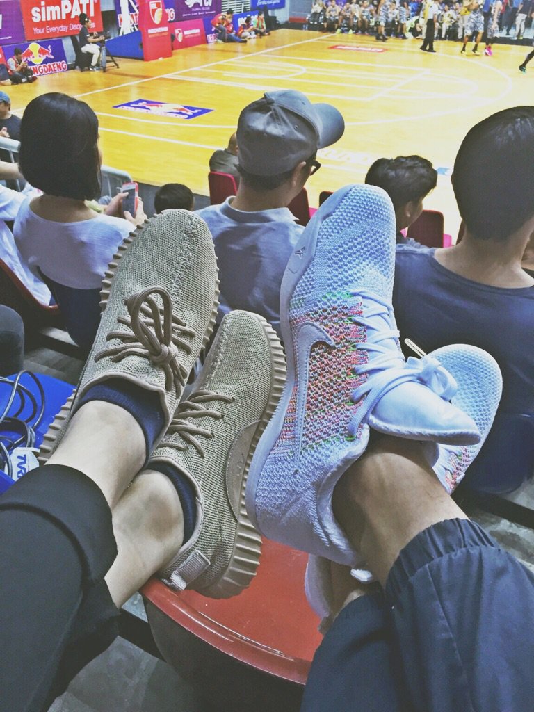 #IBLDay #TeamPelitaJaya #ChooseYourSide #AdidasYeezyOrNikeKobe #BOOM