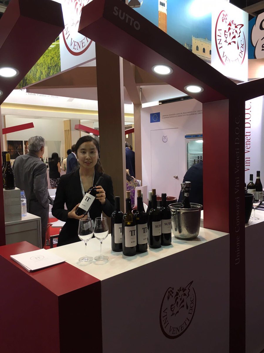 SuttoWine conquista anche Hong Kong con i vini d'eccellenza #Sutto #Batiso #Polje 🍾 @VINEXPO