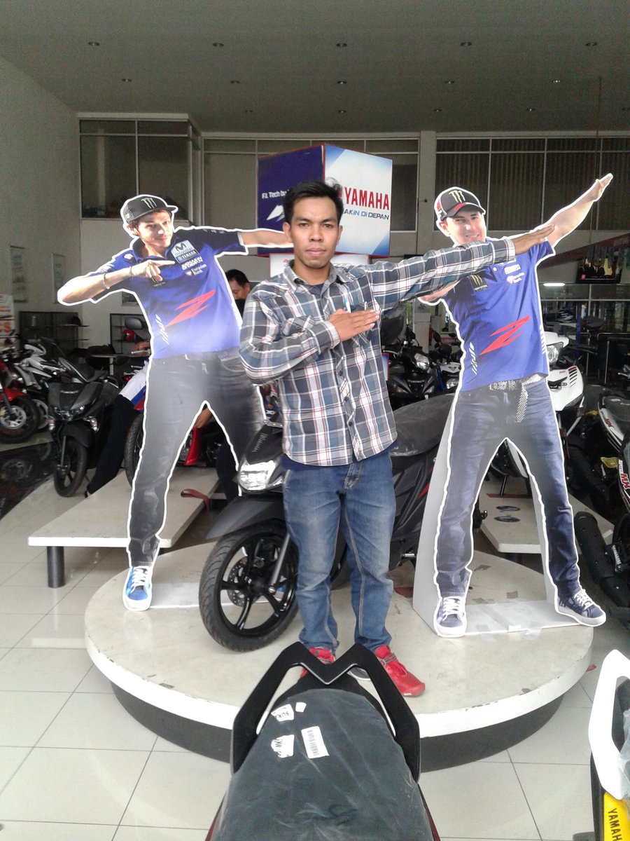 ManSimple93's tweet photo. @YamahaIndonesia 
"Aku lebih hemat karena mio z!. #usman#jagoanselfie#yamahamotor#makassar. https://t.co/0fz8Aj3COD