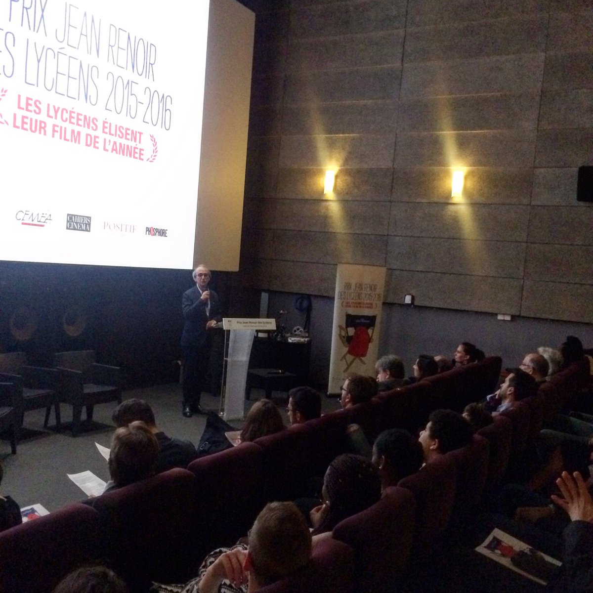 PrixJeanRenoir's tweet photo. Ouverture de la cérémonie de remise de prix du #PJRL 2016 par Marc Nicolas, directeur général de #LaFémis 🎬 https://t.co/DB9aKIvlbm