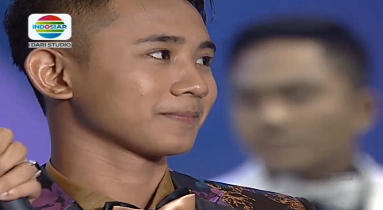 Manis banget deh senyum dede <a href="/DA3_Rafly/">Muh.Rafly Heriawan</a>. #DAcademy3