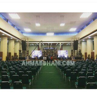 Malam ini Konser REVOLUSI PANCASILA at Gedung DPR w/ <a href="/DE19WA/">Dewa19</a> &amp; bnyk Pembicara <a href="/RatnaSpaet/">Ratna Sarumpaet</a> Dkk.#RevolusiPancasila