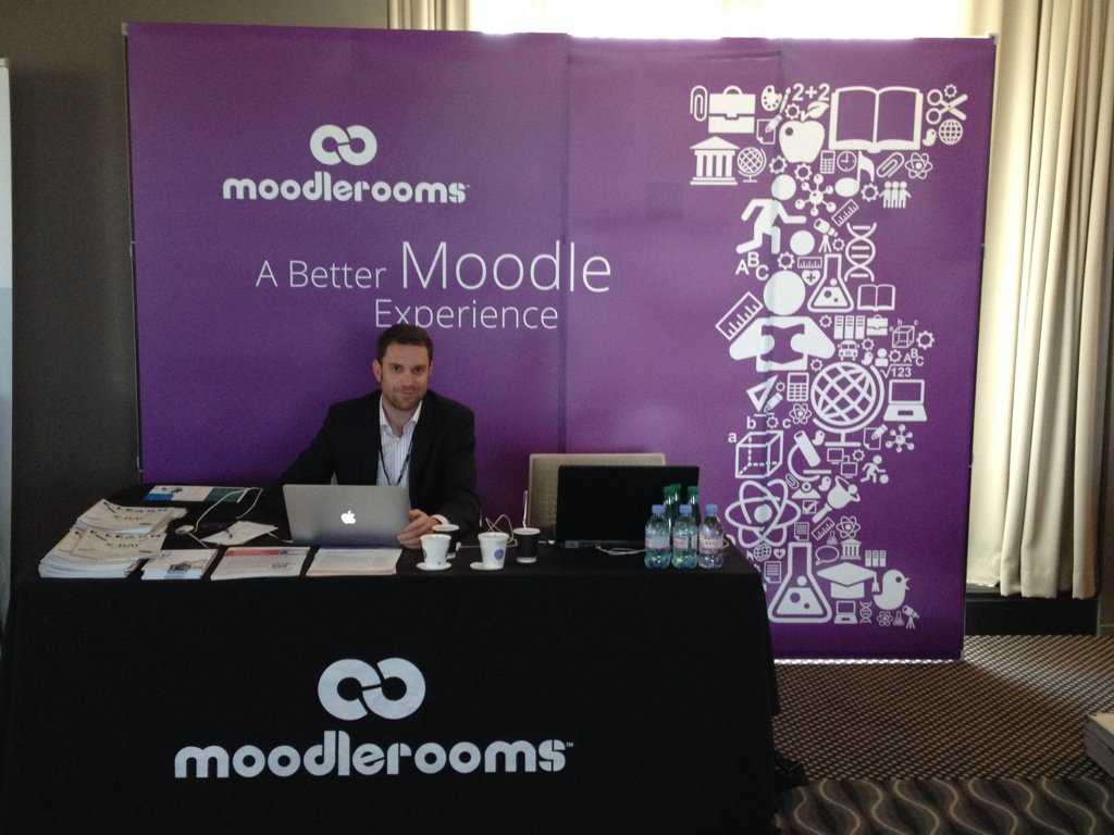 UNILearningFR's tweet photo. L'équipe @MoodleroomsEMEA / @UNILearningFR aux assises du @CSIESR #CSIESR16 #LMS #elearning https://t.co/5jNI1eeKae