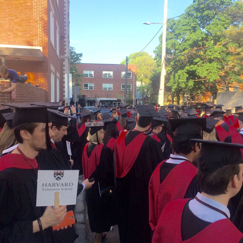 EASTIEGIRL1's tweet photo. Congratulations!#HarvardExt16 🎓🎉 https://t.co/tQIHMigMeJ