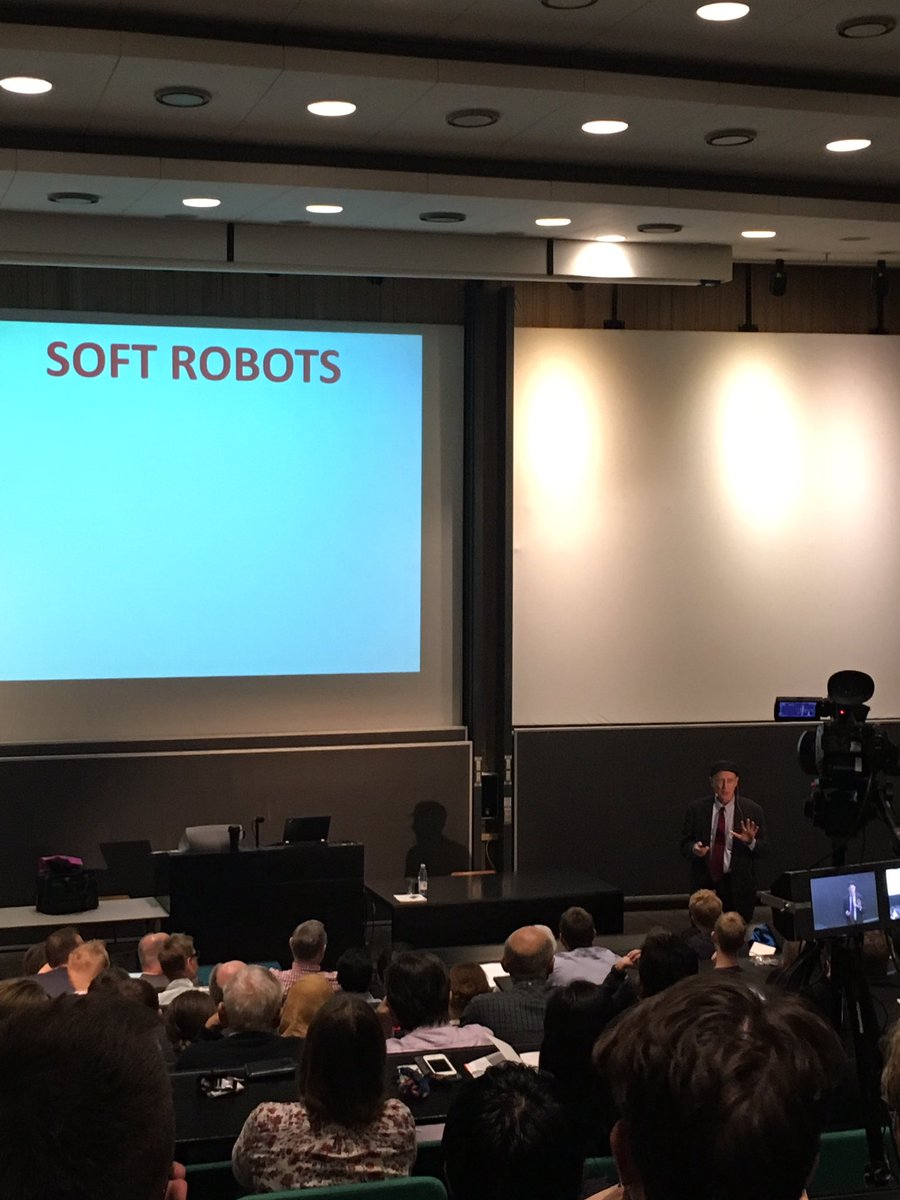 Malasse's tweet photo. Professor George Whitesides fra #Harvard gæster netop nu #dtudk #dtukemi #ØrstedLecture #softrobots https://t.co/cCCuFu2cnL