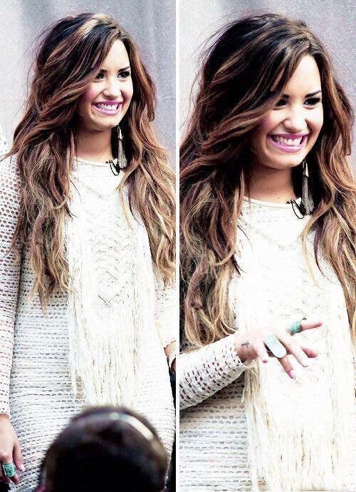 AnnaMPoland's tweet photo. My #TeenChoice for #ChoiceFemaleArtist is @ddlovato #DemiLovato 😍 https://t.co/Ziw8pVVpra