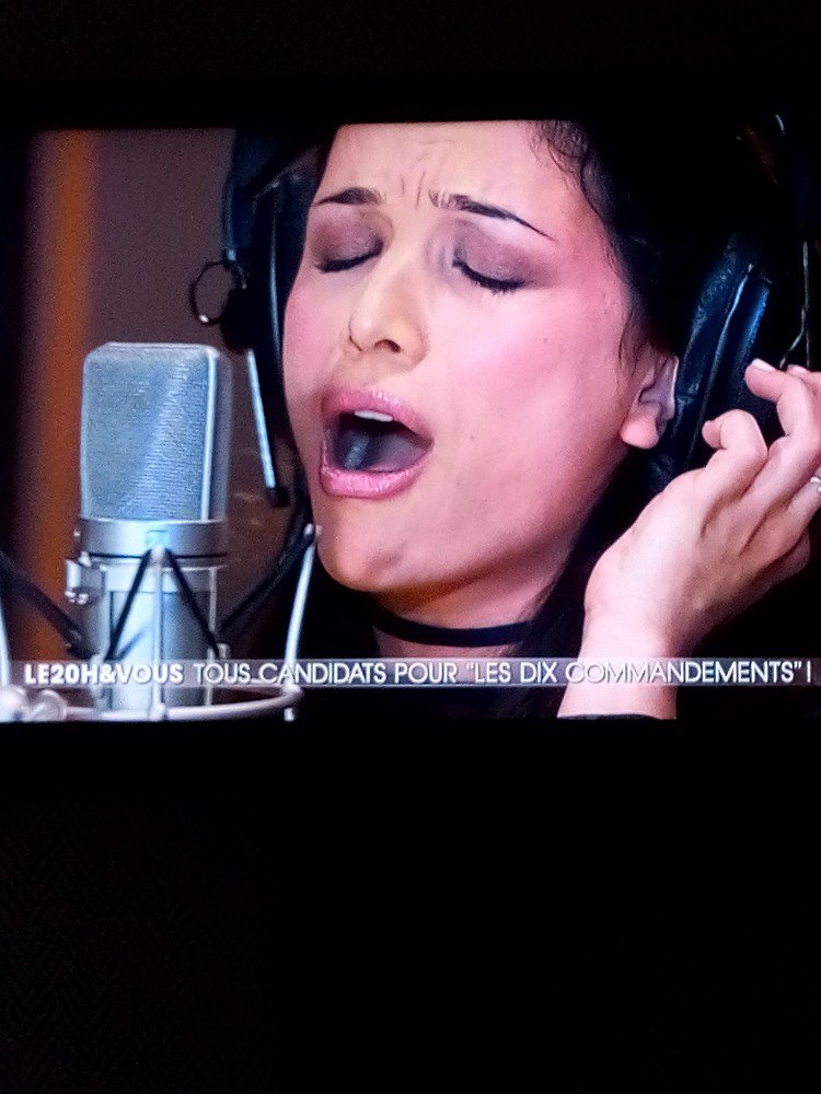 Cadeau 😉 #Reportage #Les10Commandements 😘<a href="/VaninaPietri/">Vanina Pietri</a>