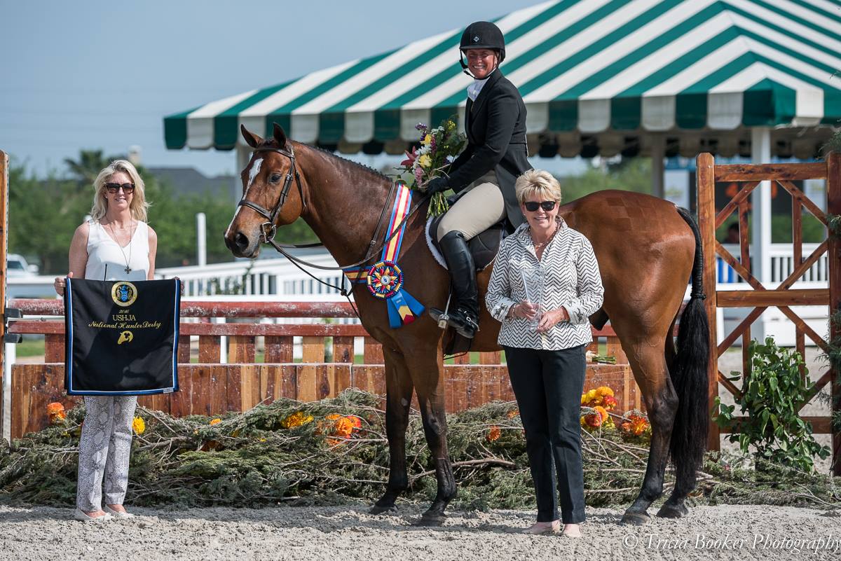pinoakhouston's tweet photo. Best of luck to our #PinOak2016 friends showing at @Devon1896! It will be a great show, watch live on @USEFNetwork https://t.co/3AZgCIjrci