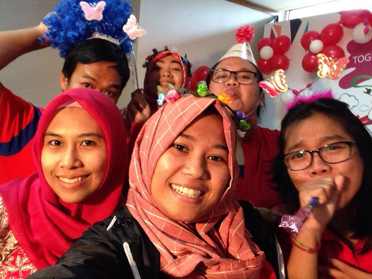 mutiatooya's tweet photo. #DivisiIDM HUT @MetraDigital ke 3. Selamat Ulang tahun MDM #wecan #3go #wefie https://t.co/u44aI75WE7