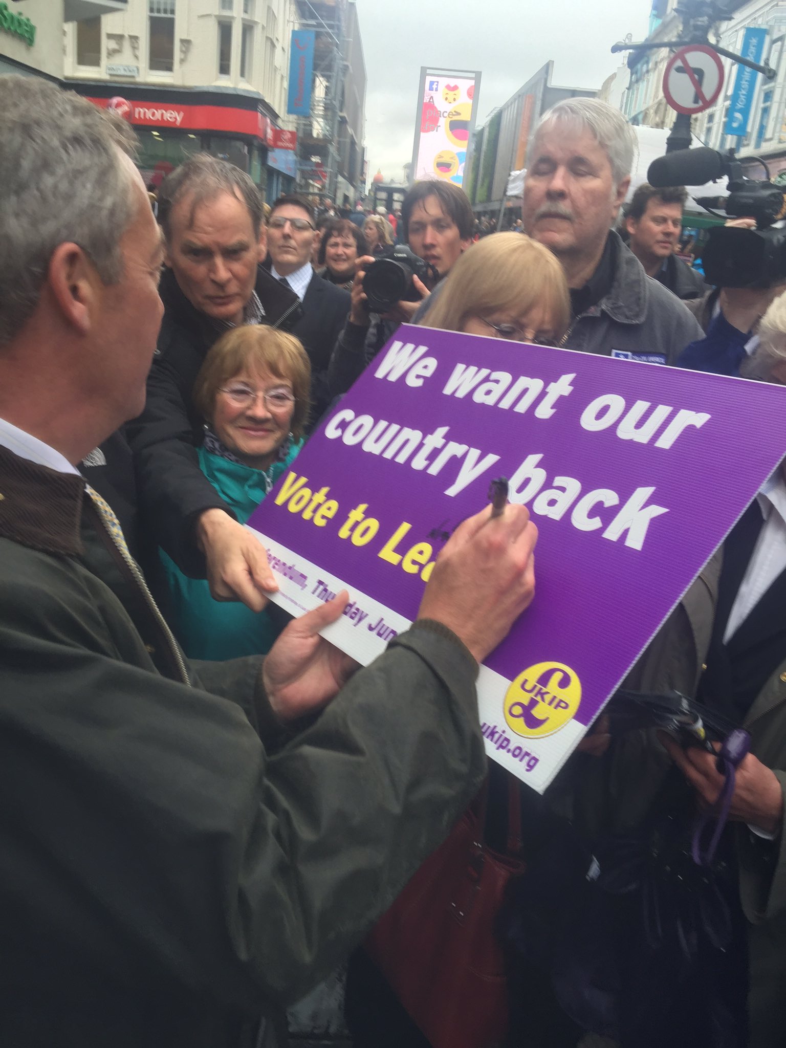 Nigel Farage on Twitter: "Lots more Leave boards being dished out in
