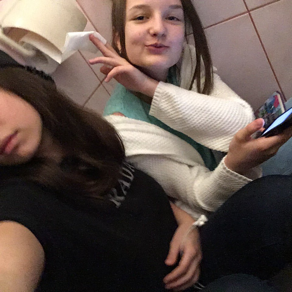 NoControlMari's tweet image. Сегодня пошли только на 2 урока из 7
Все нармальн💪🏿 #КайотФолловитБанши