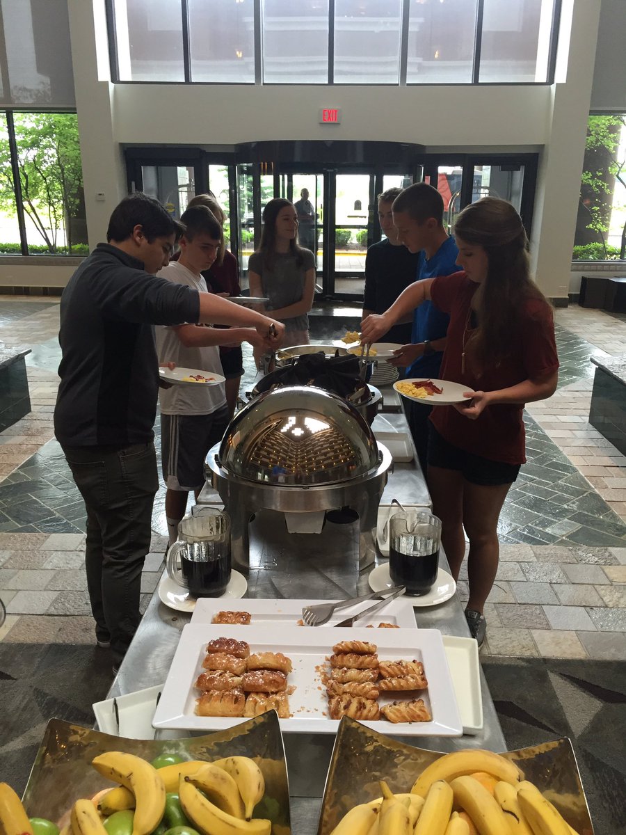 AngelaHackett's tweet photo. Breakfast! Ready for another exciting day! This is one awesome group of kids! #aurorahuskies #ahsBandToChicago https://t.co/Oq2WWQfily