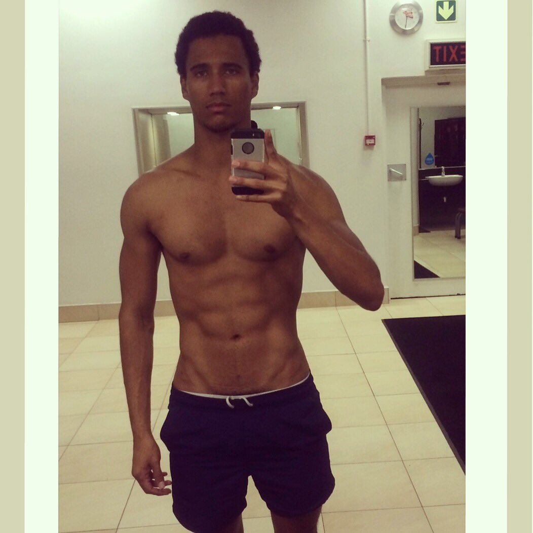 rowans2009's tweet photo. Great gym session #CapeTown#abs https://t.co/EssjRnb2k5