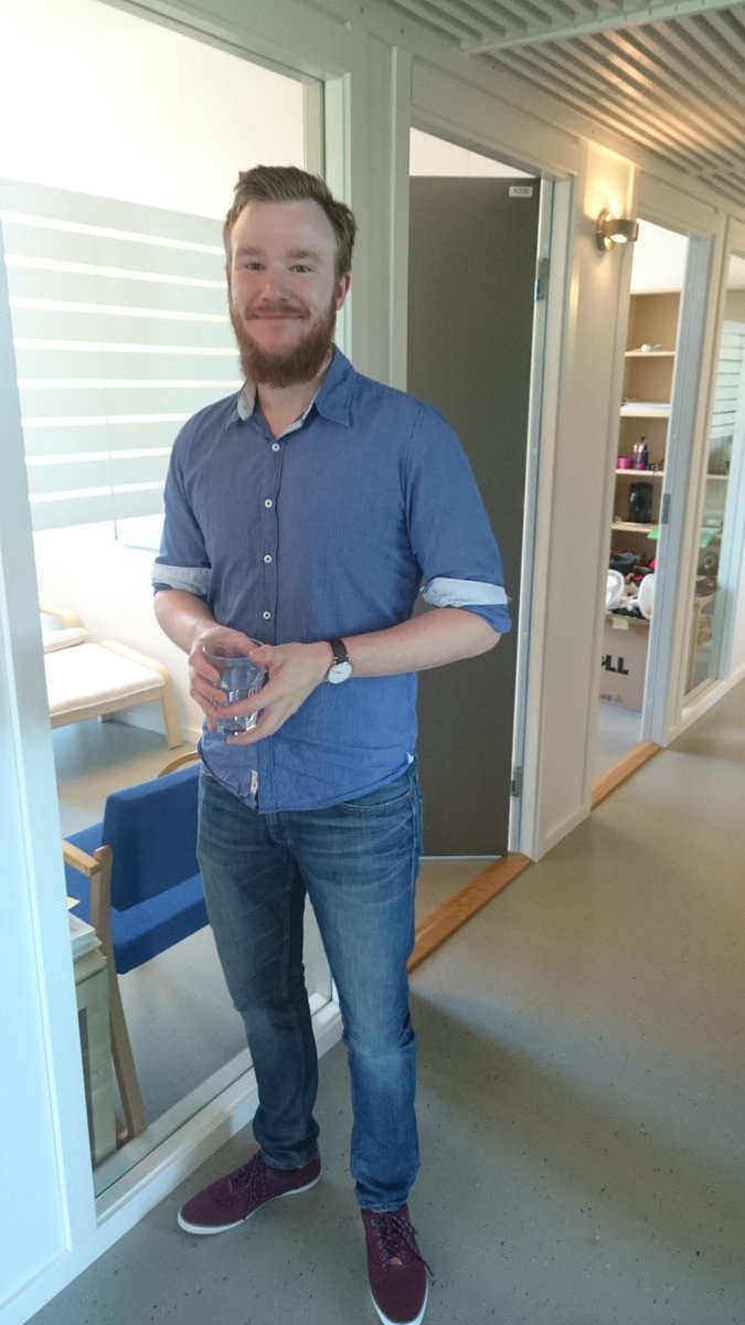 Så glad blir man når man har fått fast stilling i <a href="/StudioApertura/">Studio Apertura</a> .
Velkommen og gratulerer!