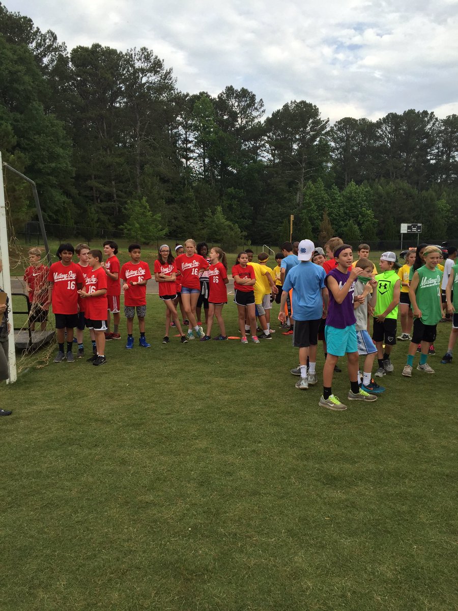 Cjmc1970M's tweet photo. Got to love tug o war! @HMSMustangPride https://t.co/G76TGfu0Ka