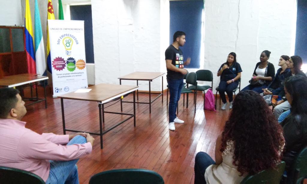 undefup's tweet photo. Iniciamos.el Taller de Modelación de Negocios Sociales #social #canvas https://t.co/rAEJnVXKC6