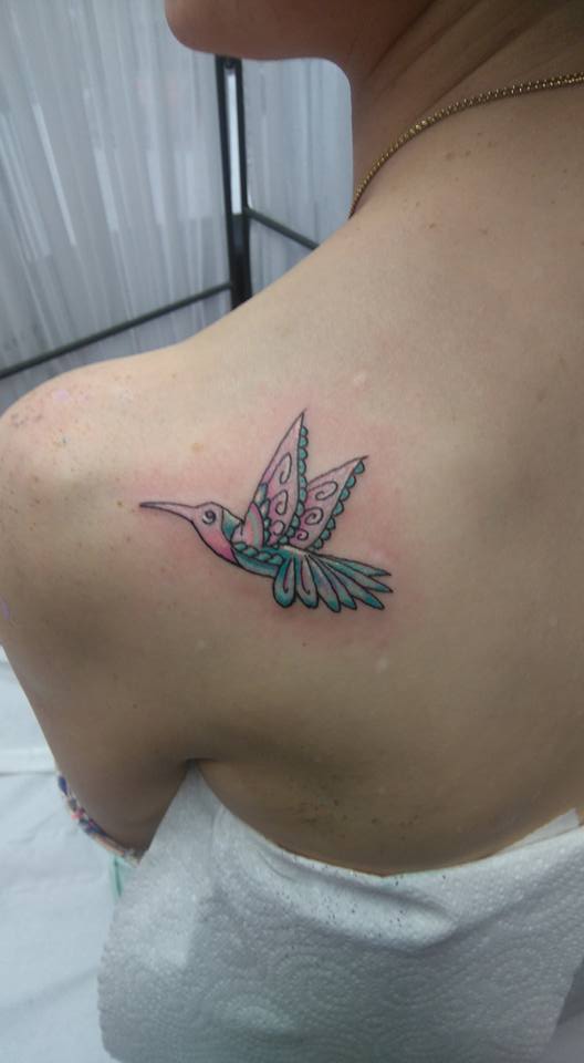 kelzo_2's tweet photo. Incredibly happy with my tattoo :) #ink #tattoo #girlswithtattoos #hummingbird #determanation #courage https://t.co/RuZxHCN3GK