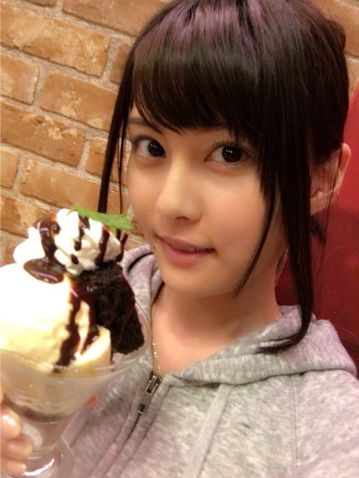 実はさっきのごはんでおなかたくさんなのでデザートのみ。 https://t.co/j0JG76ixey