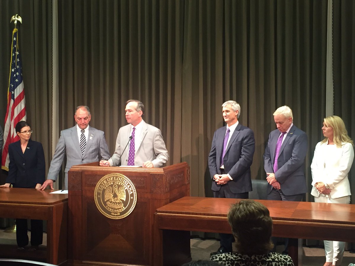 golctc's tweet image. "We're going to hold a place for you at #LSU," said @lsuprez. #TransferPromise #OurLa2020