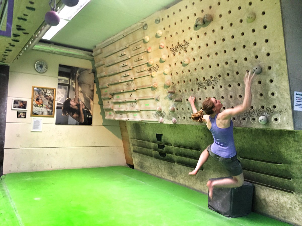 mathieuceron's tweet image. Trainingssessie in Café Kraft