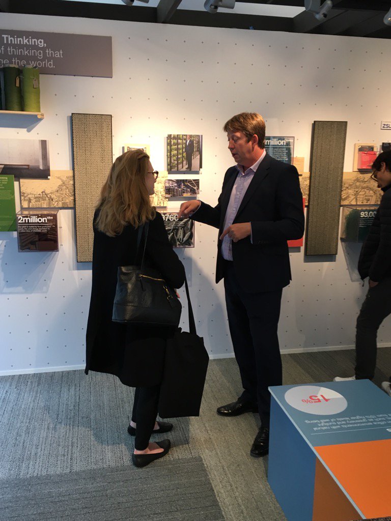 scottinterface's tweet image. Mark deep in discussion about beautiful thinking #NegativeToPositive