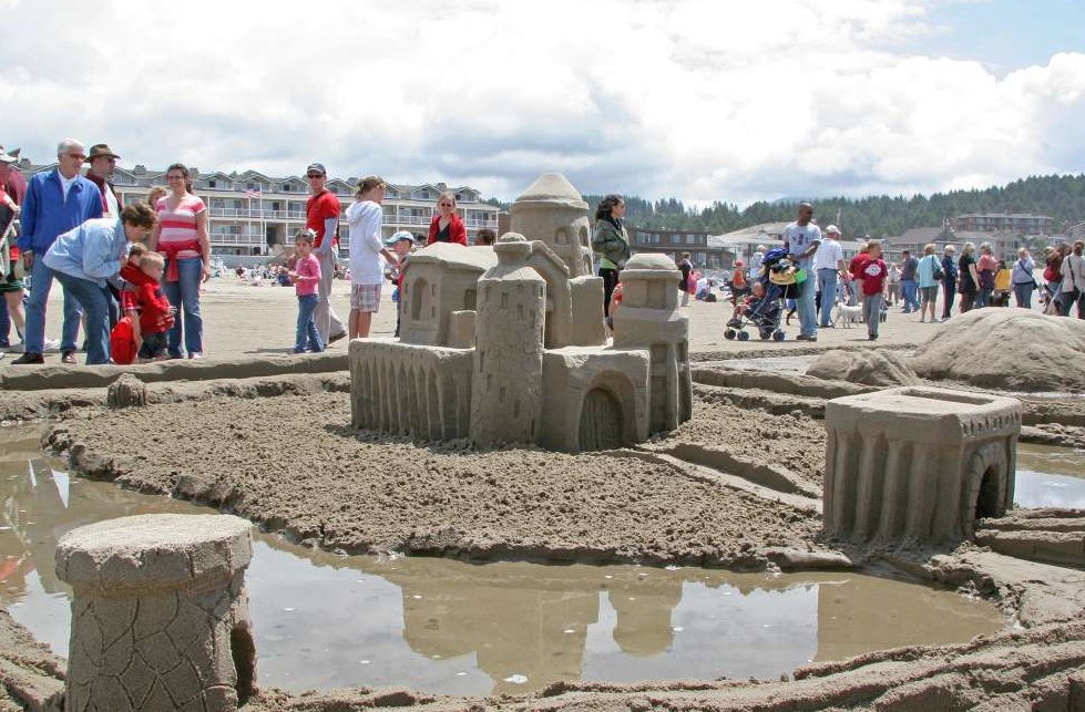 The #CannonBeach Sand Castle Contest is just a few weeks away! Details: bit.ly/1TCSgxh #PDX #OregonCoast