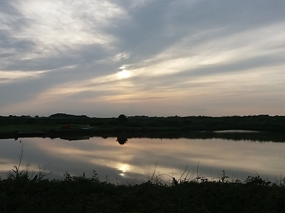 ElmhurstSchool's tweet photo. What a sunset! #JCAtrip2016 #elmhurstschool https://t.co/YDA1qB5BnO